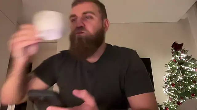 Bear bear  online show from December 15, 2025, 1:37 pm