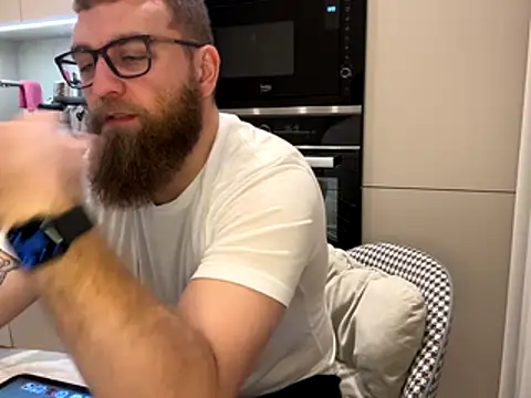 Bear bear  online show from December 19, 2025, 12:56 pm