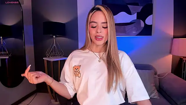 JuanitaClay online show from September 12, 2025, 12:16 pm