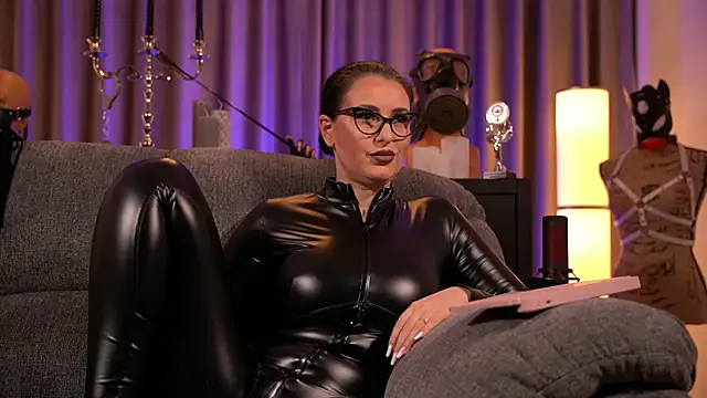 kelly kent online show from December 8, 2024, 3:21 am