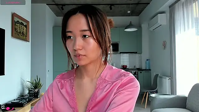 julias tapes online show from December 13, 2024, 8:51 am