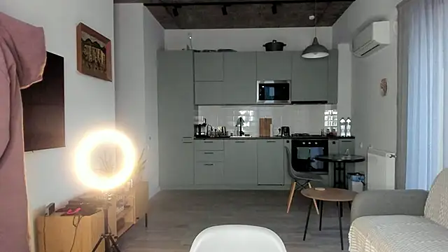 julias tapes online show from January 22, 2025, 2:14 pm