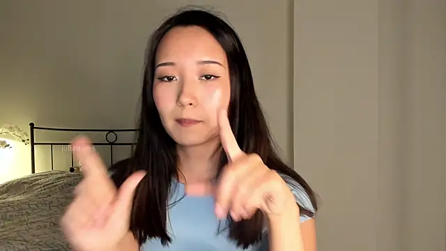 julias tapes online show from February 28, 2025, 3:04 pm