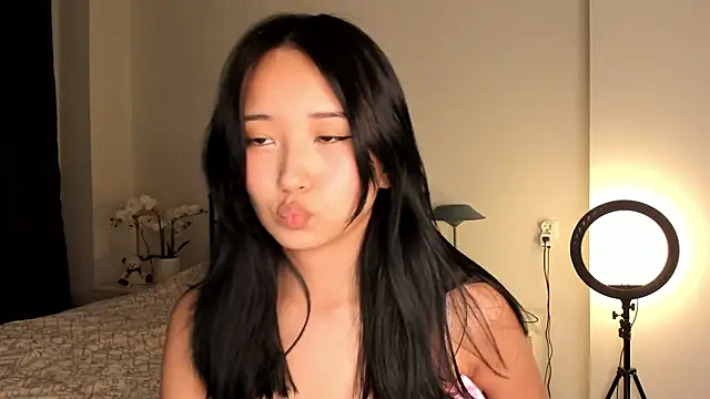 julias tapes online show from March 21, 2025, 8:40 pm