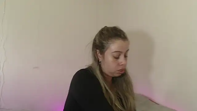 SweetSofty online show from October 28, 2025, 9:50 pm