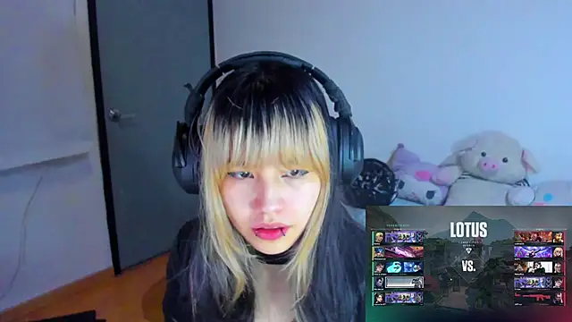 Akane-Mou online show from January 20, 2025, 8:30 am