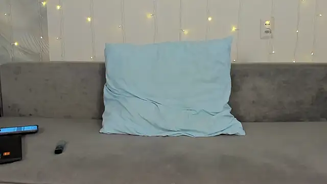 Snapshot of Tommy_and_Katie chatting on October 28, 2025, 7:34 am Tommy and Katie online show from October 28, 2025, 7:34 am