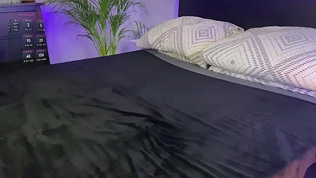 Snapshot of spottyyy chatting on December 16, 2024, 5:43 pm spottyyy online show from December 16, 2024, 5:43 pm