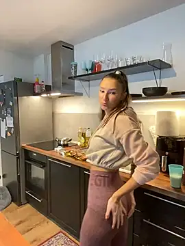 Snapshot of spottyyy chatting on February 5, 2025, 9:46 am spottyyy online show from February 5, 2025, 9:46 am