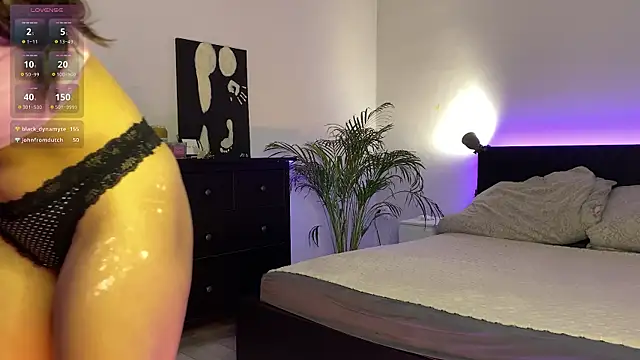 Snapshot of spottyyy chatting on March 7, 2025, 10:43 pm spottyyy online show from March 7, 2025, 10:43 pm