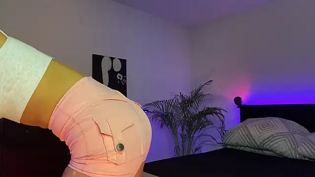 Snapshot of spottyyy chatting on March 10, 2025, 9:51 pm spottyyy online show from March 10, 2025, 9:51 pm