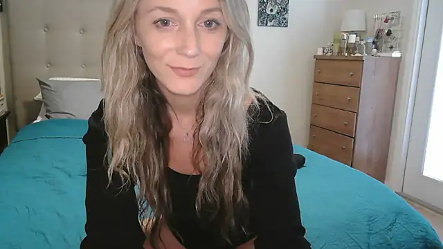 Snapshot of Heyitsmee33 chatting on September 23, 2025, 6:11 pm Heyitsmee33 online show from September 23, 2025, 6:11 pm