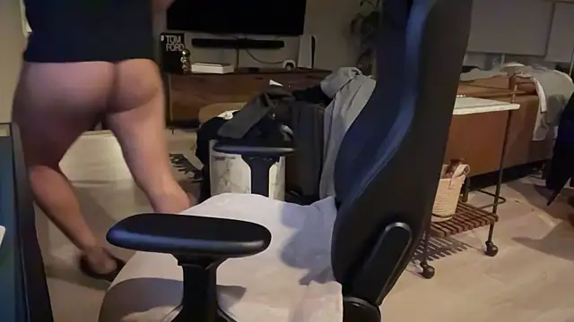 HungandThickLatin online show from February 8, 2025, 1:44 pm