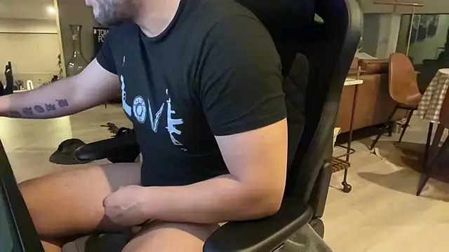 HungandThickLatin online show from February 15, 2025, 12:33 pm