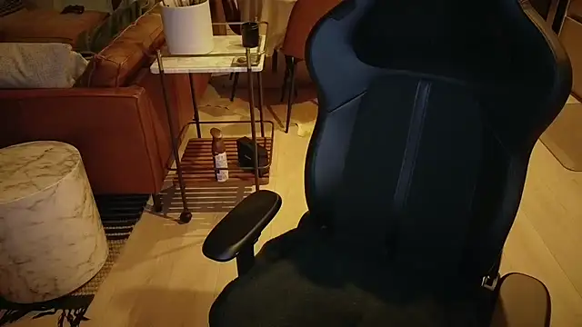 HungandThickLatin online show from January 11, 2026, 9:58 am