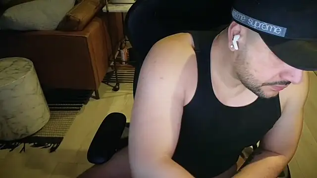 Snapshot of HungandThickLatin chatting on February 1, 2026, 10:14 am HungandThickLatin online show from February 1, 2026, 10:14 am