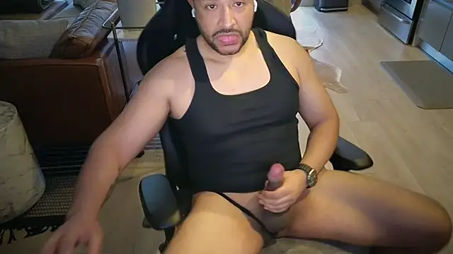 Snapshot of HungandThickLatin chatting on February 5, 2026, 3:49 pm HungandThickLatin online show from February 5, 2026, 3:49 pm