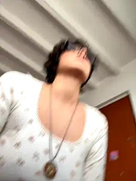 aurora xoxo online show from November 23, 2025, 4:29 pm