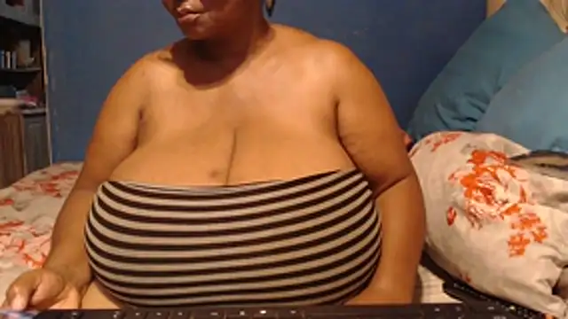 Snapshot of CUTEFIRMMELONSS chatting on February 2, 2026, 8:40 pm CUTEFIRMMELONSS online show from February 2, 2026, 8:40 pm