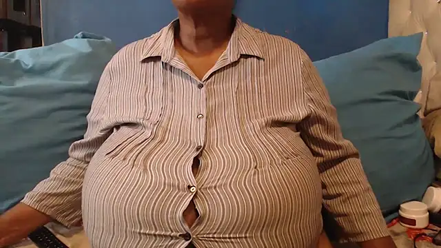 Snapshot of CUTEFIRMMELONSS chatting on February 6, 2026, 10:29 am CUTEFIRMMELONSS online show from February 6, 2026, 10:29 am