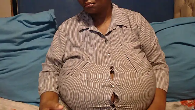 Snapshot of CUTEFIRMMELONSS chatting on February 10, 2026, 3:54 am CUTEFIRMMELONSS online show from February 10, 2026, 3:54 am