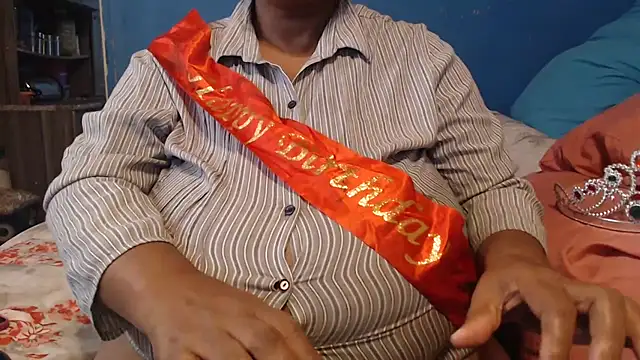 Snapshot of CUTEFIRMMELONSS chatting on February 11, 2026, 11:59 am CUTEFIRMMELONSS online show from February 11, 2026, 11:59 am