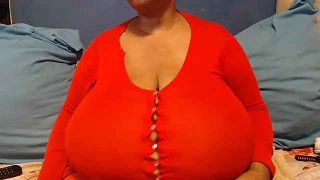 Snapshot of CUTEFIRMMELONSS chatting on February 15, 2026, 5:15 am CUTEFIRMMELONSS online show from February 15, 2026, 5:15 am