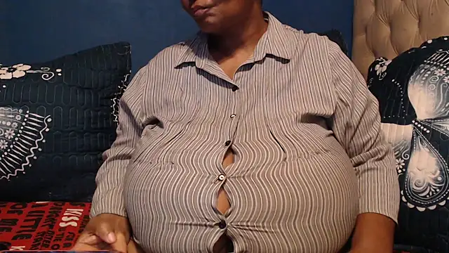 Snapshot of CUTEFIRMMELONSS chatting on February 22, 2026, 6:50 pm CUTEFIRMMELONSS online show from February 22, 2026, 6:50 pm