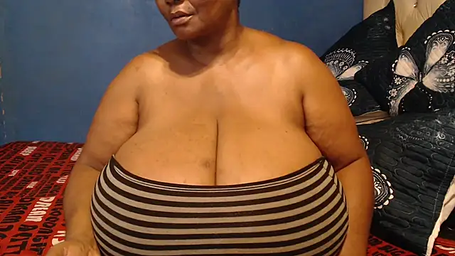 Snapshot of CUTEFIRMMELONSS chatting on February 23, 2026, 1:52 pm CUTEFIRMMELONSS online show from February 23, 2026, 1:52 pm