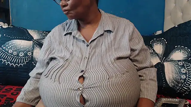 Snapshot of CUTEFIRMMELONSS chatting on February 24, 2026, 7:17 am CUTEFIRMMELONSS online show from February 24, 2026, 7:17 am