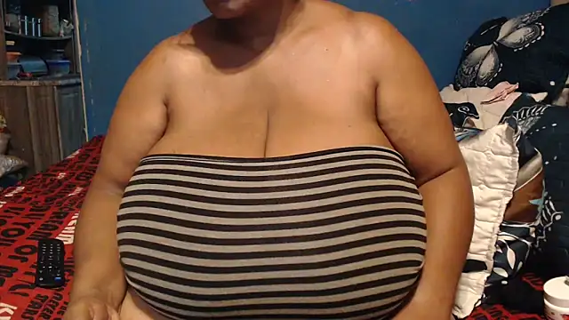 Snapshot of CUTEFIRMMELONSS chatting on February 28, 2026, 7:37 pm CUTEFIRMMELONSS online show from February 28, 2026, 7:37 pm