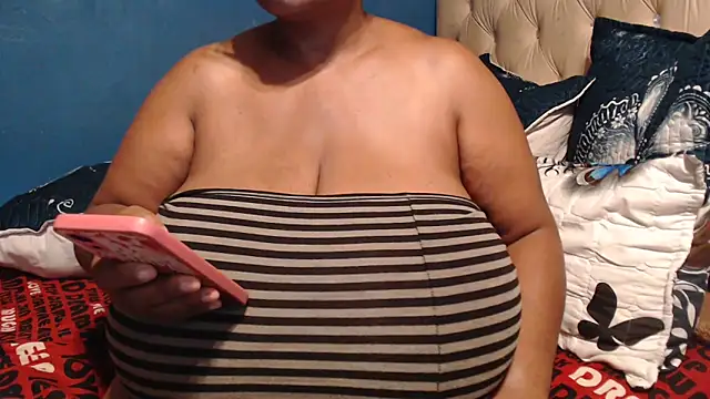 Snapshot of CUTEFIRMMELONSS chatting on March 4, 2026, 3:23 am CUTEFIRMMELONSS online show from March 4, 2026, 3:23 am