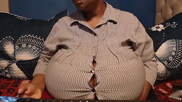 Snapshot of CUTEFIRMMELONSS chatting on March 8, 2026, 4:16 am CUTEFIRMMELONSS online show from March 8, 2026, 4:16 am