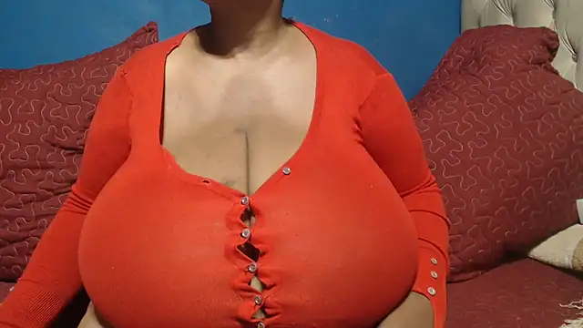 Snapshot of CUTEFIRMMELONSS chatting on April 12, 2026, 8:47 pm CUTEFIRMMELONSS online show from April 12, 2026, 8:47 pm