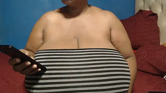 Snapshot of CUTEFIRMMELONSS chatting on April 15, 2026, 3:24 am CUTEFIRMMELONSS online show from April 15, 2026, 3:24 am