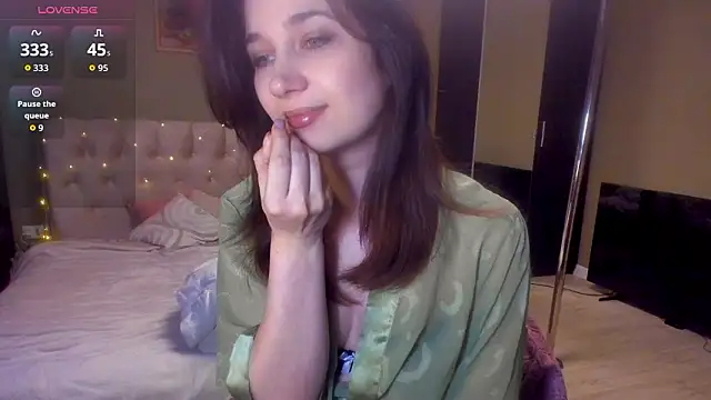 Carina E online show from February 13, 2026, 11:28 am