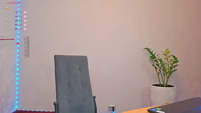 Snapshot of LovlyBambi chatting on September 19, 2025, 11:22 am LovlyBambi online show from September 19, 2025, 11:22 am