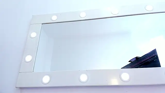 Helenn monroy1 online show from April 23, 2026, 3:36 pm