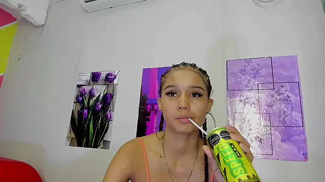 MarianaManzur online show from March 16, 2025, 2:11 pm