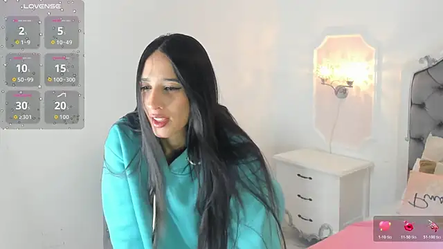 Snapshot of Valentina_Ross_ chatting on April 17, 2026, 12:19 pm Valentina Ross online show from April 17, 2026, 12:19 pm