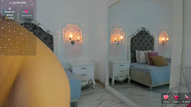 Snapshot of Valentina_Ross_ chatting on May 6, 2026, 12:32 pm Valentina Ross online show from May 6, 2026, 12:32 pm