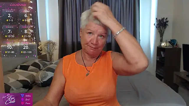 Snapshot of roxana_brooks chatting on May 25, 2026, 11:33 pm roxana brooks online show from May 25, 2026, 11:33 pm