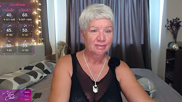 Snapshot of roxana_brooks chatting on June 6, 2026, 12:05 am roxana brooks online show from June 6, 2026, 12:05 am