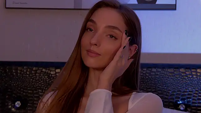 VirginieCruz online show from February 4, 2025, 1:34 am