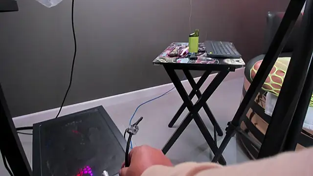 miss sweett online show from April 13, 2026, 6:13 pm