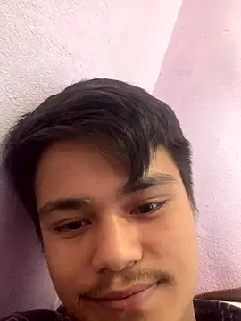 Snapshot of Hullax chatting on October 31, 2025, 3:07 am Hullax online show from October 31, 2025, 3:07 am