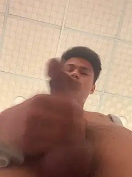 Hullax online show from April 4, 2026, 1:48 am