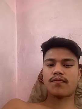 Hullax online show from April 15, 2026, 2:51 am