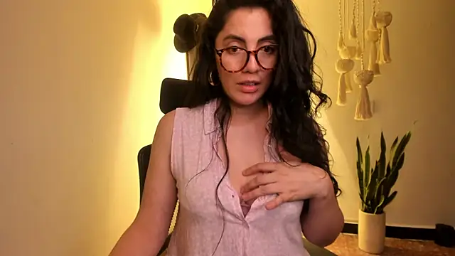 Snapshot of Mala_Bad chatting on March 13, 2025, 4:01 pm Mala Bad online show from March 13, 2025, 4:01 pm