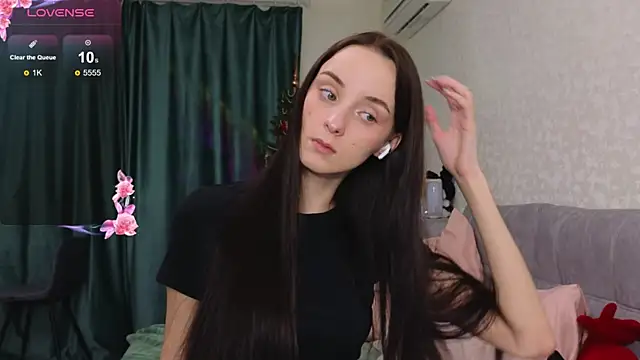 Snapshot of Silver_rains chatting on December 19, 2024, 12:56 am Silver rains online show from December 19, 2024, 12:56 am